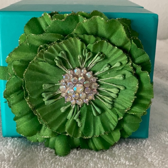 🦚TIEKS GREEN FLOWER AND BAG🦚 - Picture 9 of 13